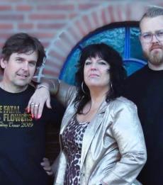 El Piño + 4 And A Half Girls El Piño + 4 And A Half Girls